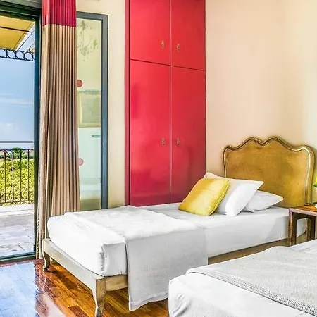Fokata Sleeps 4 Pool Air Con Wifi *